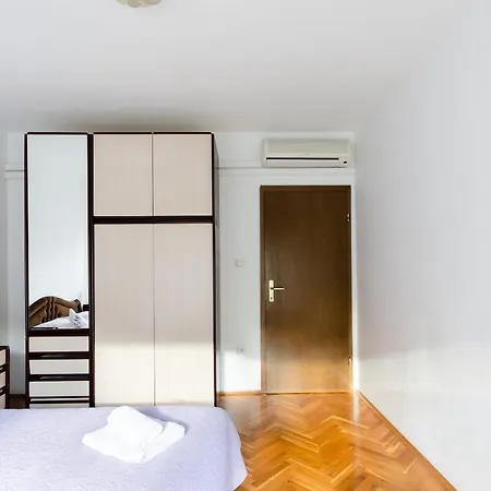 Gianna Apartment *